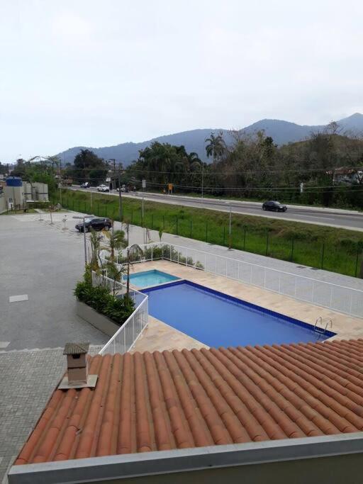 Apto Em Ubatuba Divisa Com A Praia De Itagua E Facil Acesso As Praias Fica Ao Lado Do Atacado Tenda Da Rodovia Rio Santos Esterno foto